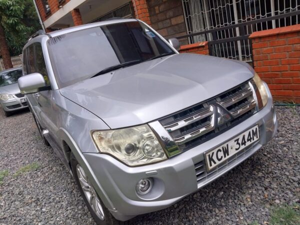 2013 Mitsubishi Pajero Shogun. 3000cc Diesel - Image 3