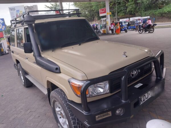 2016 Landcruiser Hardtop 4200cc Diesel - Image 3