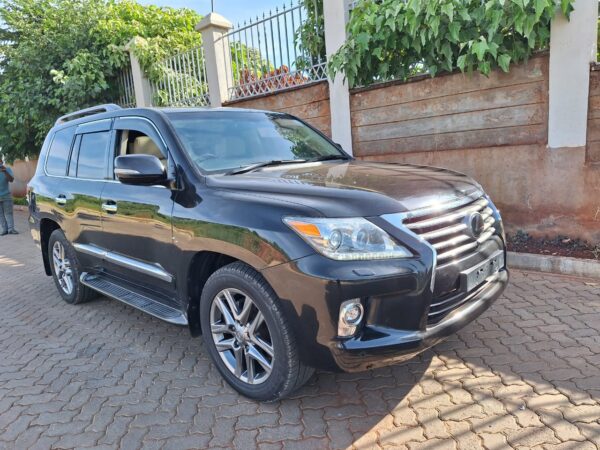 2015 Lexus LX 570 5700cc petrol - Image 8