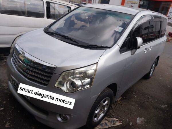 2011 Toyota Noah 2000cc petrol