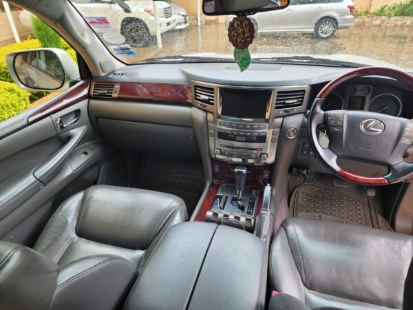 2008 Lexus LX570 5700cc petrol - Image 4