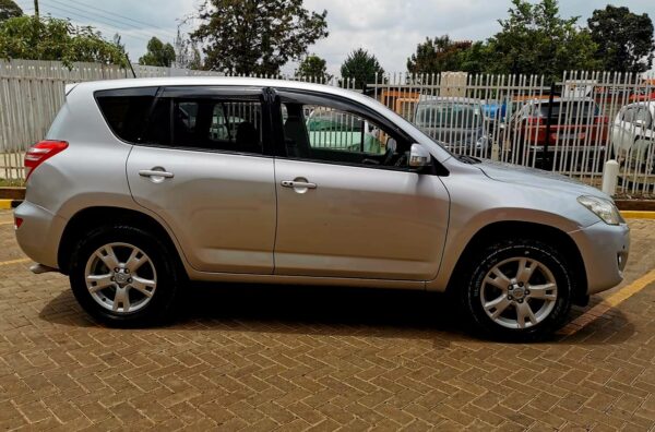 2009 Toyota RAV4 2400cc petrol - Image 9