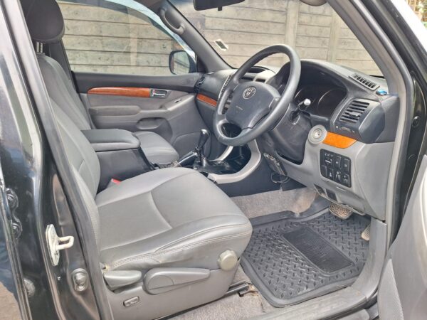 2006 Toyota Prado 120 series 3000cc petrol - Image 5