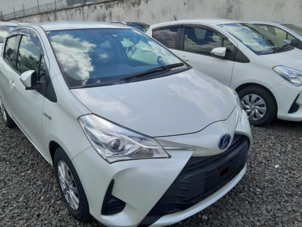 2017 Toyota vitz 1400cc Petrol - Image 11