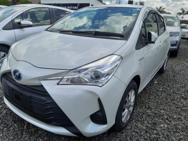 2017 Toyota vitz 1400cc Petrol - Image 9