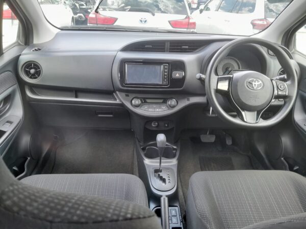 2017 Toyota vitz 1400cc Petrol - Image 4