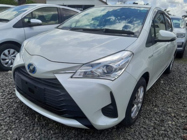 2017 Toyota vitz 1400cc Petrol