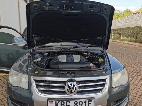 2008 Model VOLKSWAGEN TOUREG 3000cc - Image 2