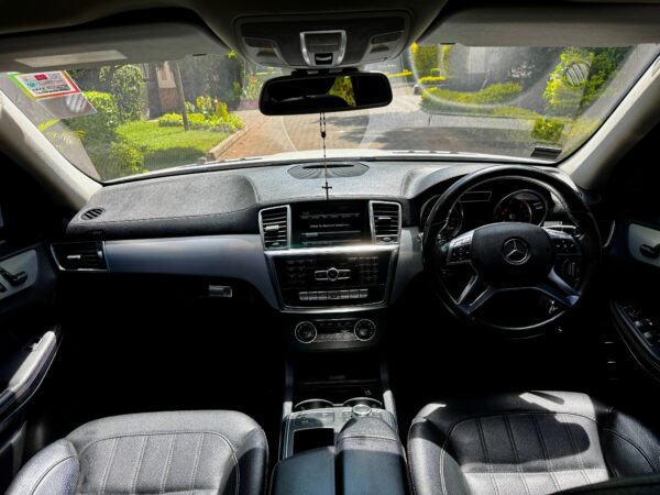 2015 Mercedes C2000 - Image 13