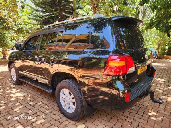 2012 Toyota V8 4200CC Diesel - Image 5