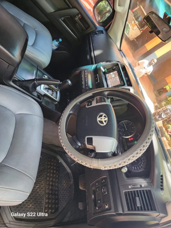 2012 Toyota V8 4200CC Diesel - Image 6