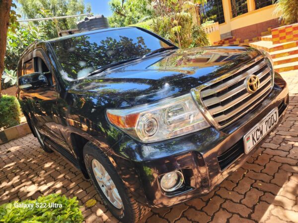 2012 Toyota V8 4200CC Diesel - Image 7
