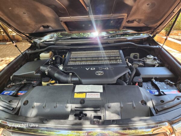 2012 Toyota V8 4200CC Diesel - Image 8