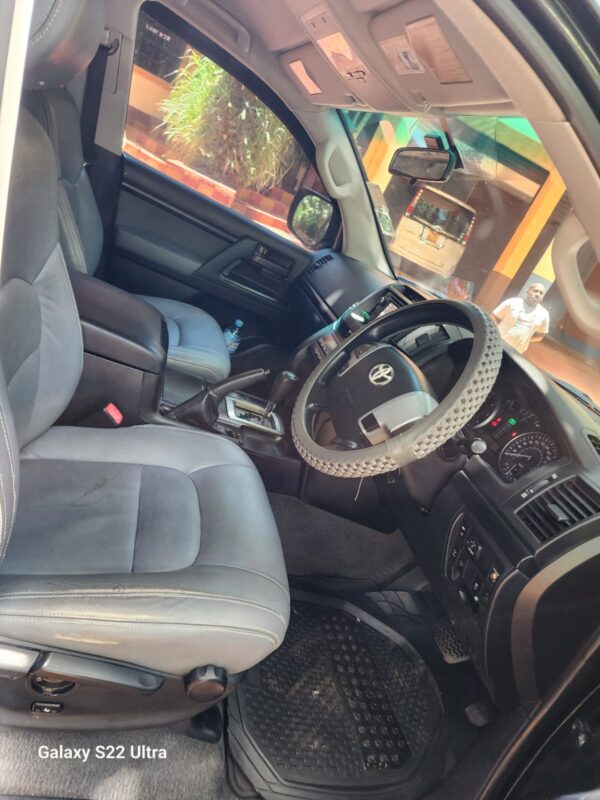 2012 Toyota V8 4200CC Diesel - Image 10