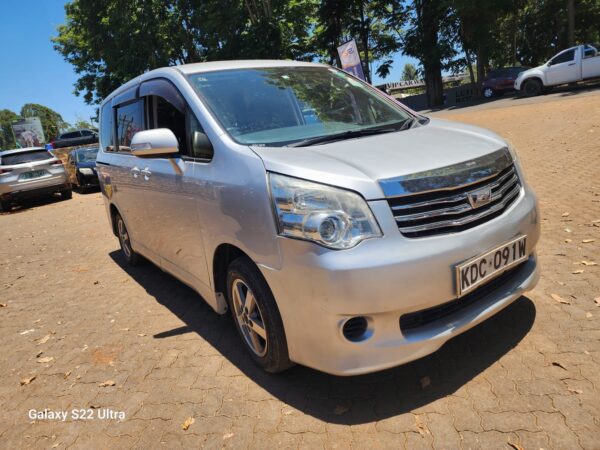 2013 Toyota Noah 2000CC Petrol