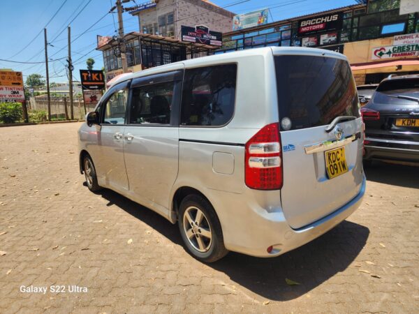 2013 Toyota Noah 2000CC Petrol - Image 9