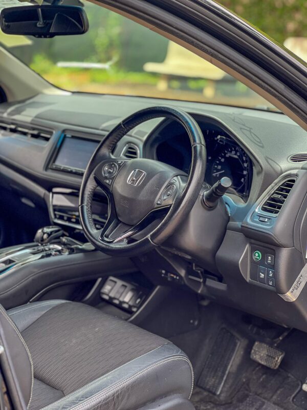 2018 Honda vezel 1500CC Petrol hybrid - Image 3