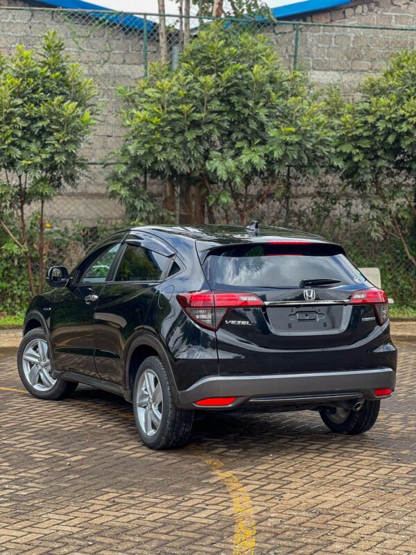 2018 Honda vezel 1500CC Petrol hybrid - Image 8
