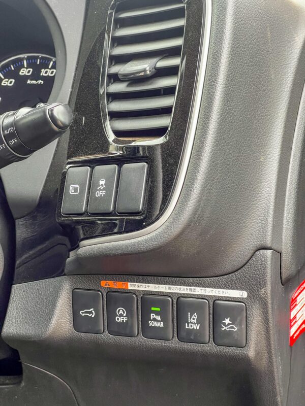 2017 Mitsubishi Outlander 2000CC Petrol - Image 8