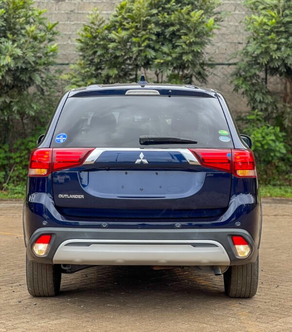 2017 Mitsubishi Outlander 2000CC Petrol - Image 12