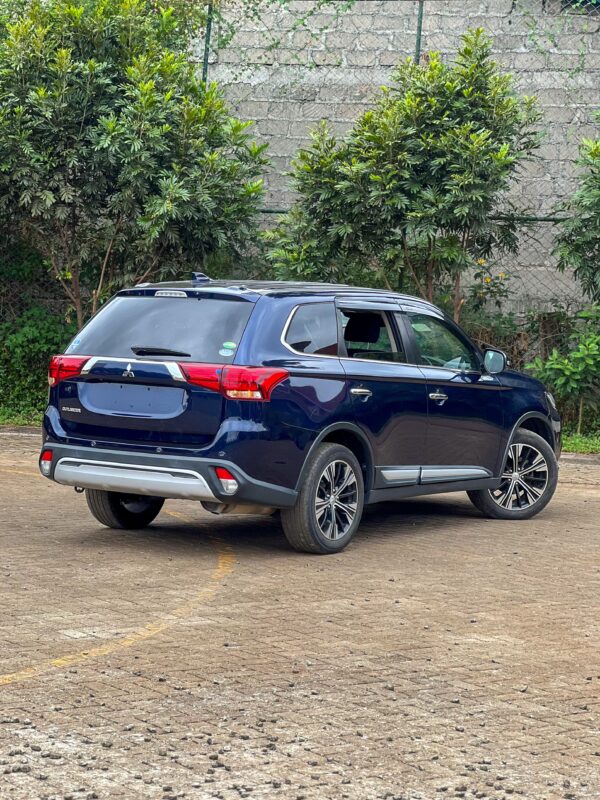 2017 Mitsubishi Outlander 2000CC Petrol - Image 13