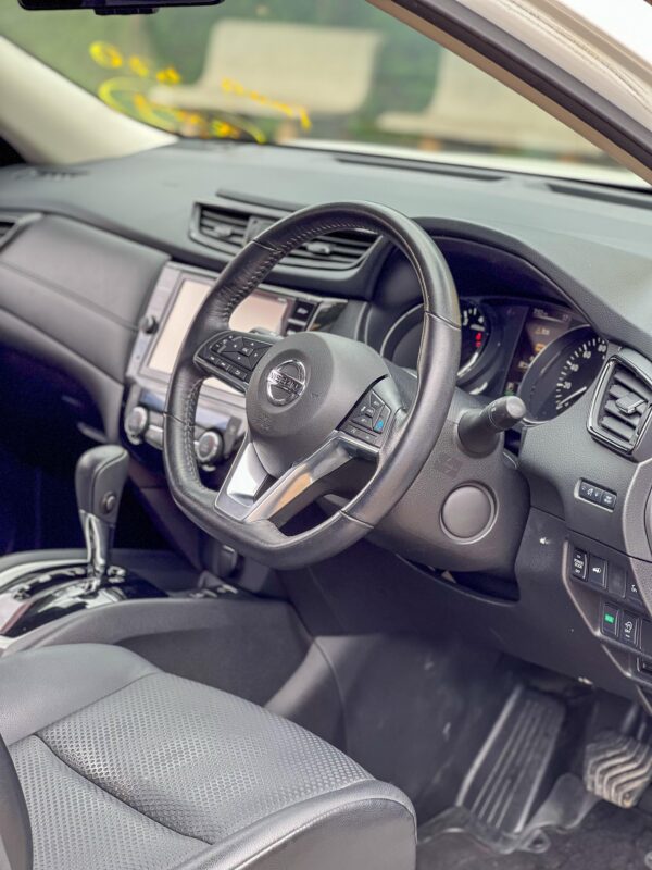 2018 Nissan Xtrail newshape 2000CC Petrol - Image 4