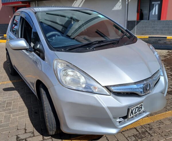 2013 Honda fit hybrid 1300CC Petrol - Image 2