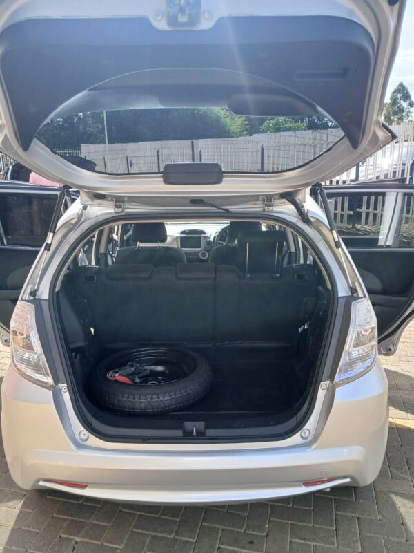 2013 Honda fit hybrid 1300CC Petrol - Image 9