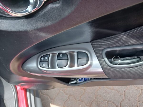 2012 Nissan jukes 1500CC Petrol - Image 11