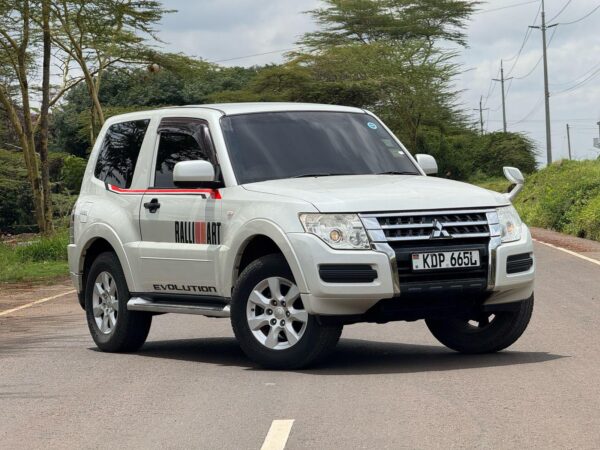 2015 pajero Mitsubishi 3200CC Disel - Image 4