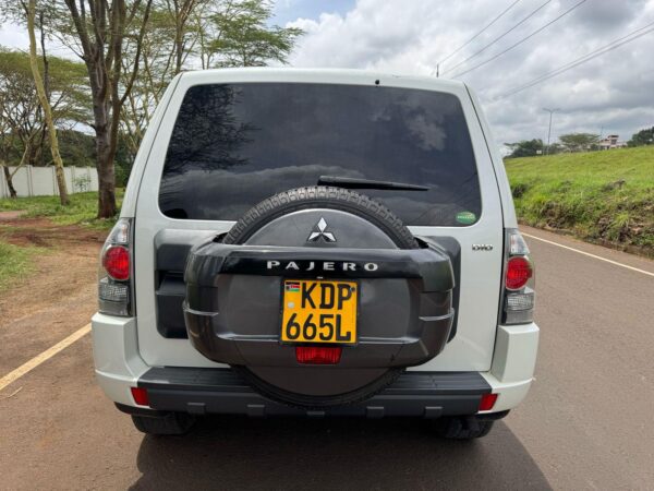 2015 pajero Mitsubishi 3200CC Disel - Image 6