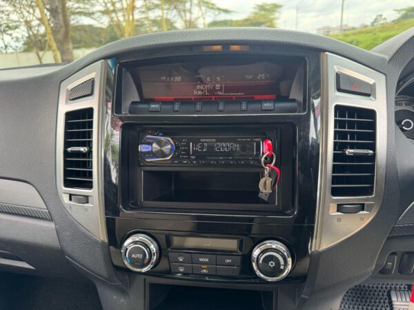 2015 pajero Mitsubishi 3200CC Disel - Image 11