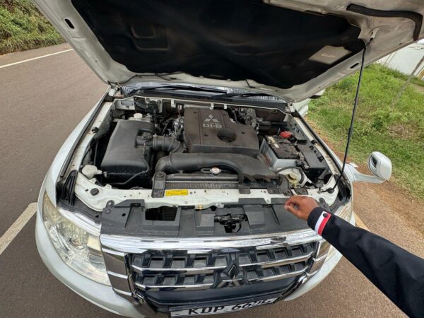 2015 pajero Mitsubishi 3200CC Disel - Image 12