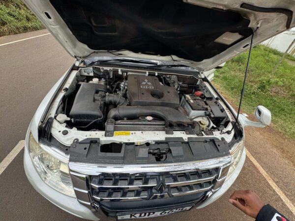 2015 pajero Mitsubishi 3200CC Disel - Image 18