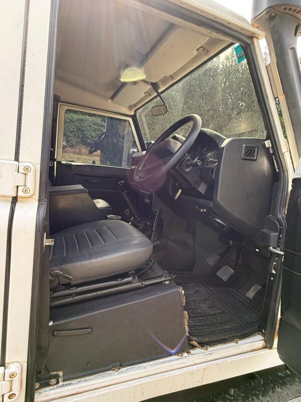 2010LAND ROVER DEFENDER LOCAL - Image 6