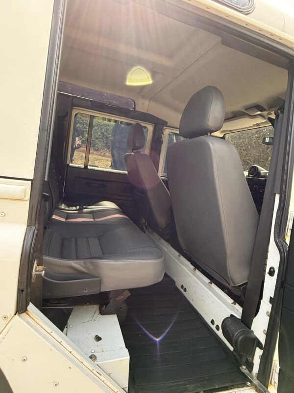2010LAND ROVER DEFENDER LOCAL - Image 7
