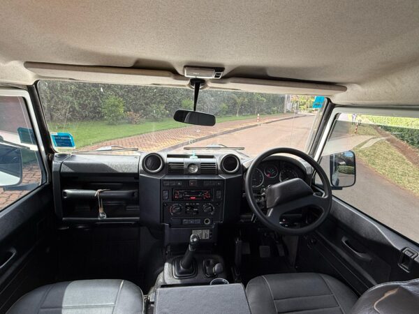 2010LAND ROVER DEFENDER LOCAL - Image 14